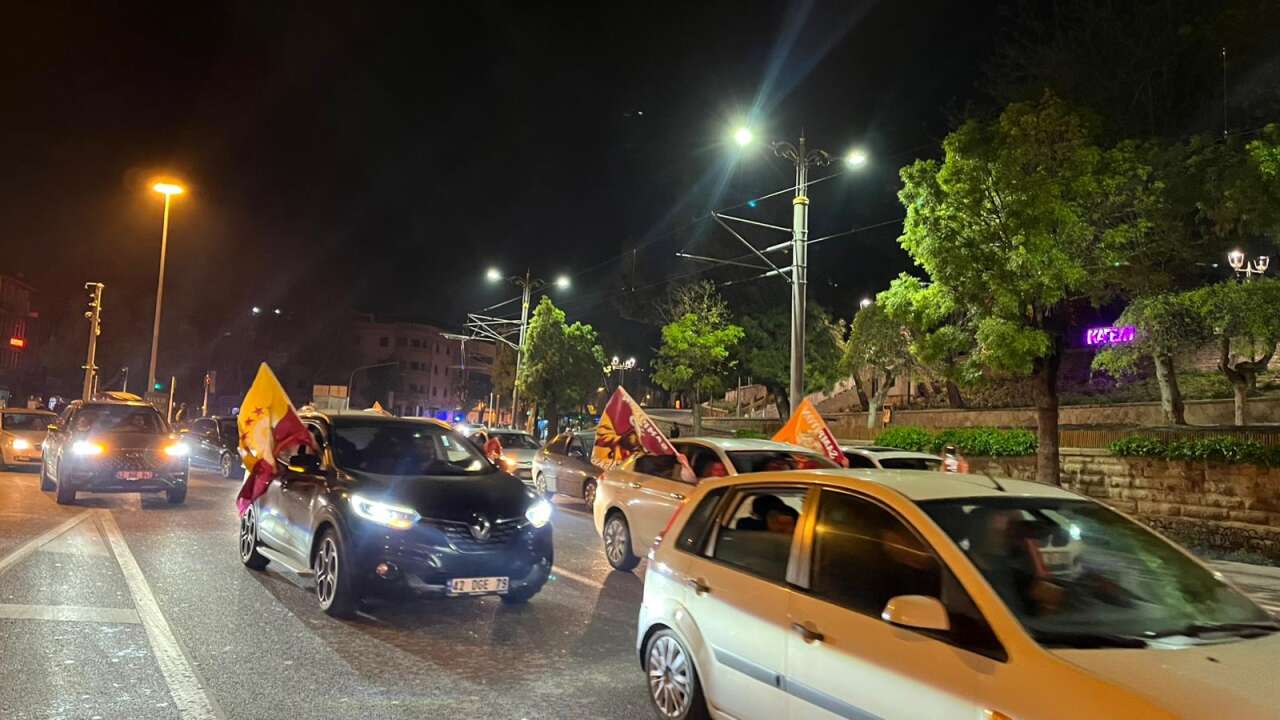 Galatasaray şampiyon oldu, Konya’da taraftarlar sokağa döküldü 10